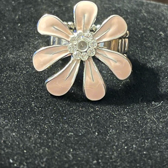 Source Unknown Jewelry - Pink flower cocktail ring. Very good condition.